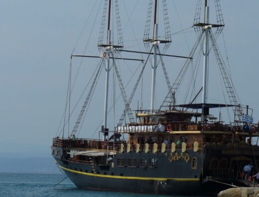 Boat cruise to Mount Athos from Ormos Panagias