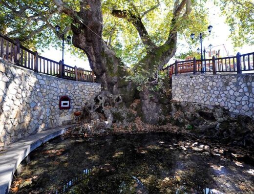 Geroplatanos village